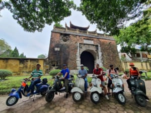 Hanoi Backstreet Tours, Hanoi motorbike tours, Hanoi motorbike city tours, Hanoi food tours motorcycle, Hanoi motorcycle tours, Hanoi Vespa Tours, Hanoi Scooter tours, Hanoi Jeep tours