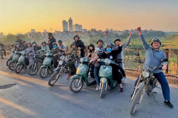 Hanoi moped Tour