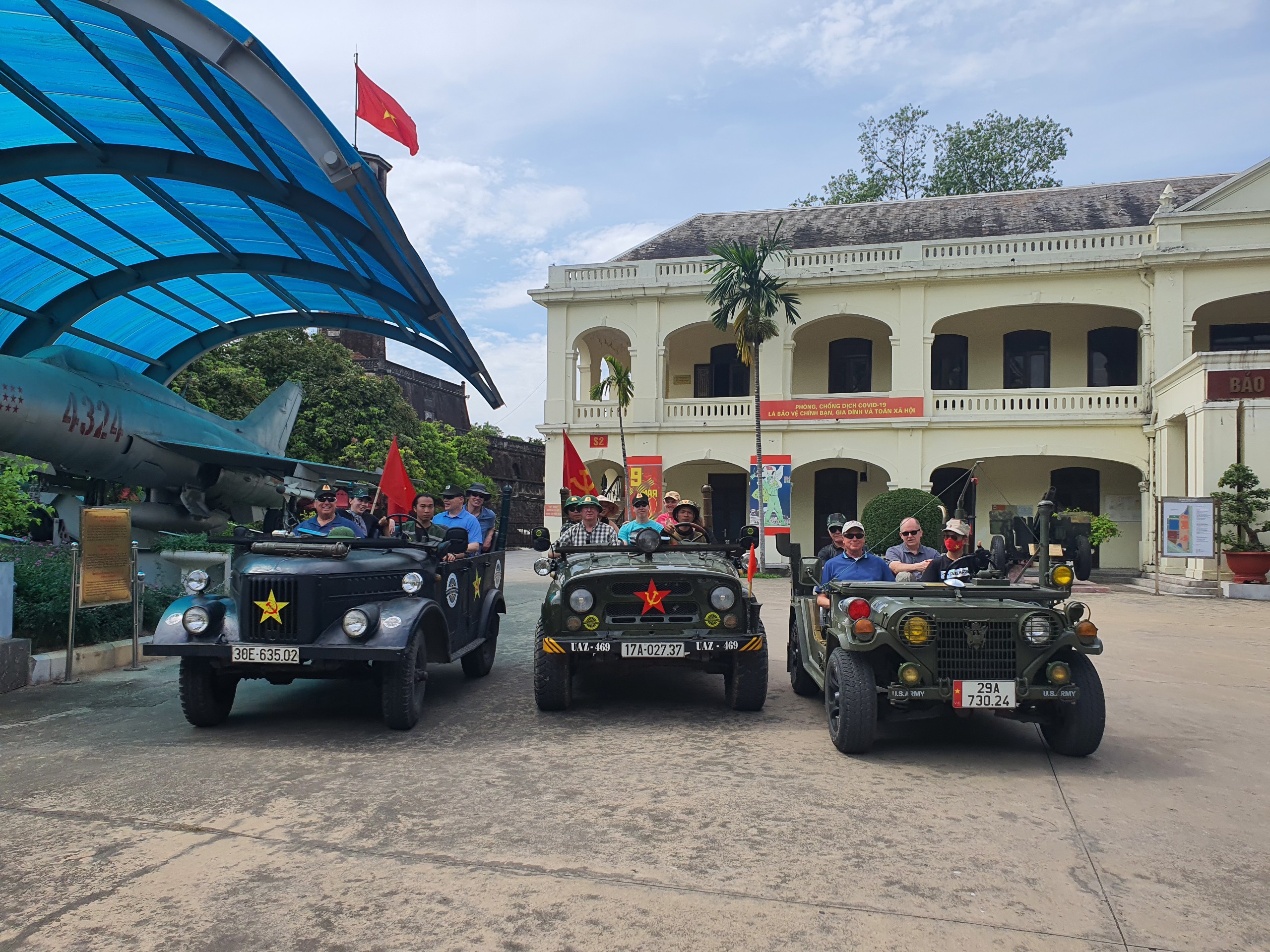 HANOI JEEP TOUR FOR FOODIE: FOOD + CULTURE + NIGHT VIBE IN LEGENDARY VIETNAM PEOPLE’S ARMY JEEP- HJA4