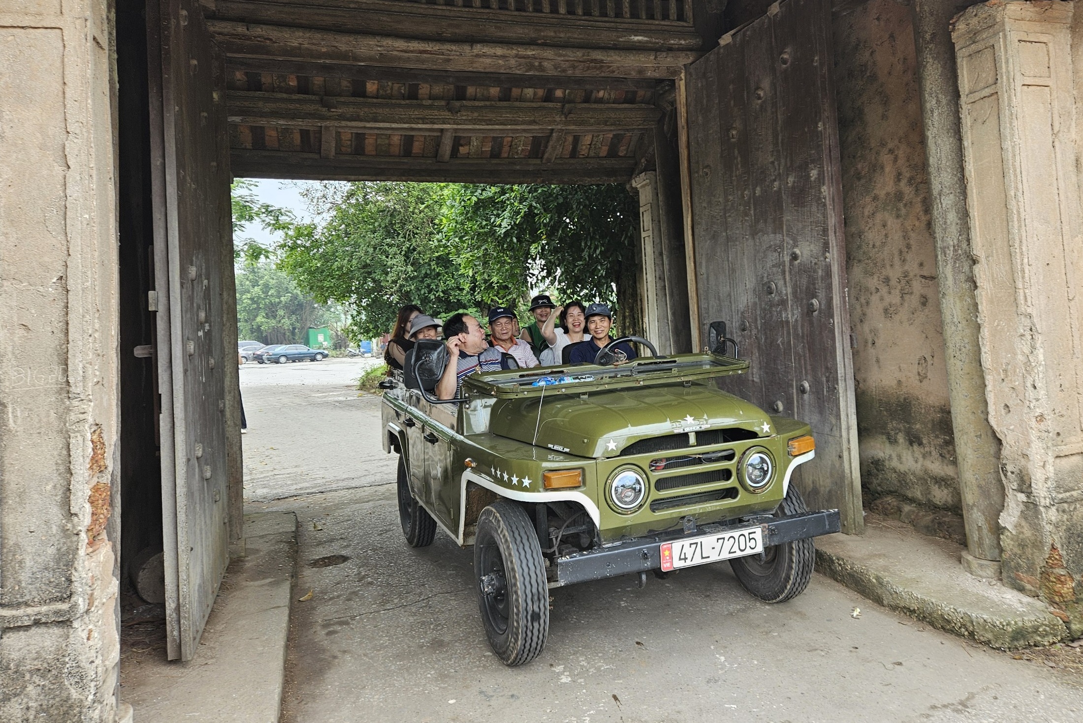 2 Hour Jeep Tour Around Duong Lam UNESC Ancient Village Countryside & Cultural Exploration – DLJ2