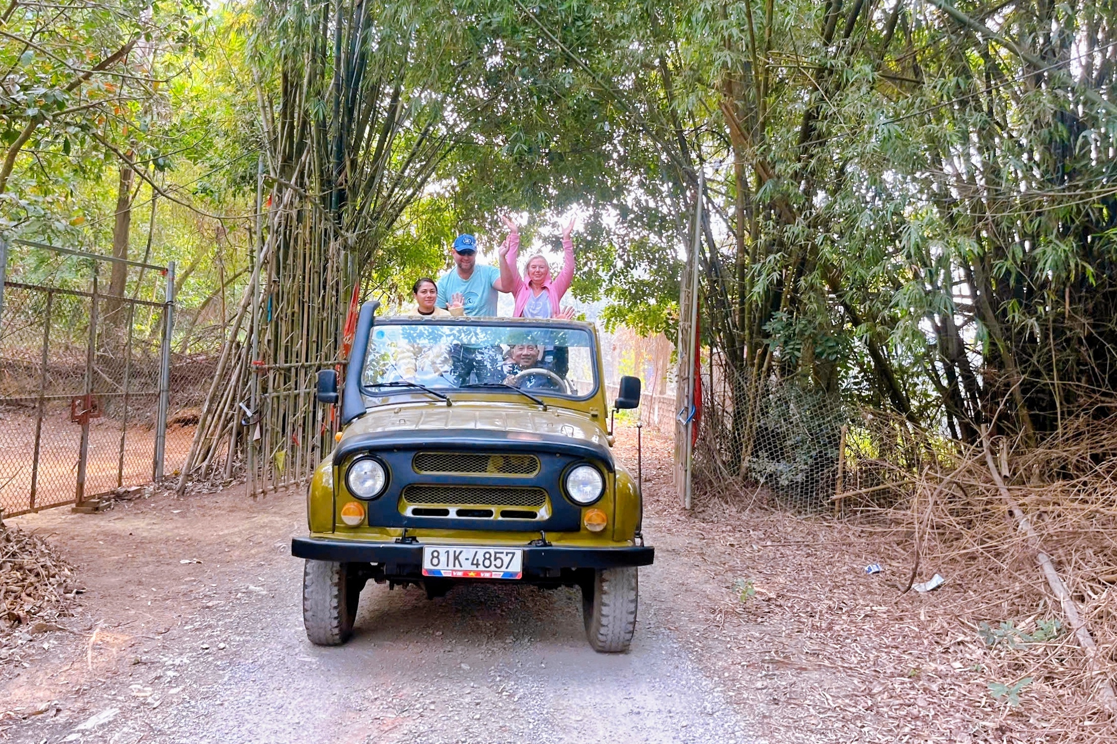 Full Day Hanoi Countryside Jeep Tour To Duong Lam UNESCO Ancient Village – DLJ1