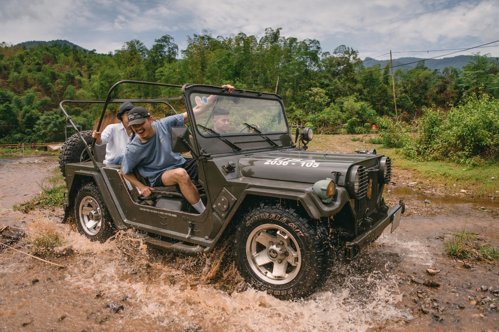 A Glimpse of Ha Giang City and Countryside Jeep Tour In 2.5 Hour – JHGC1