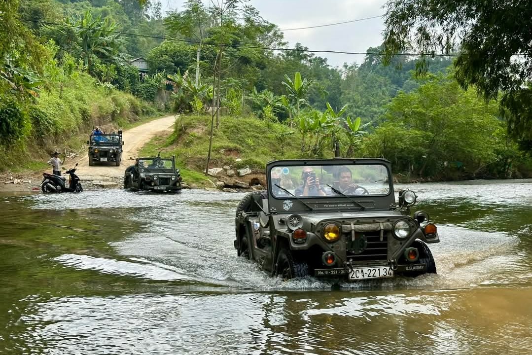 3 DAY OFF-THE-BEATEN-PATH HA GIANG LOOP JEEP TOUR WITH 4WD, CRUISING & TREKKING ADVENTURES- JHG3